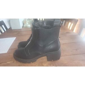 Chunky Mila Boots Black Zip up NWT Women's Size 11
